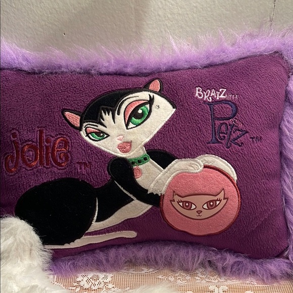 Bratz&Petz Jolie Purple Pillow with white tail - Picture 2 of 7